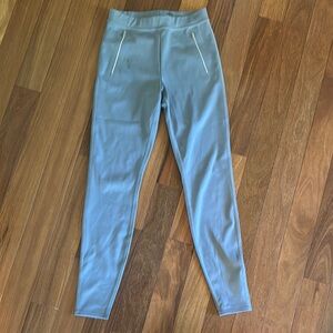 Alo Thrill Seeker Legging with zipper pockets